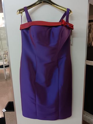Vestido elegante morado y rojo