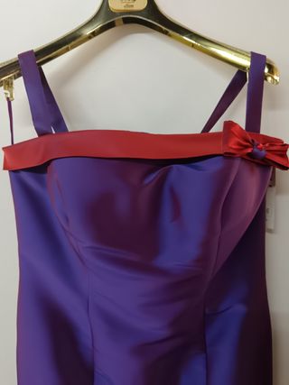 Vestido elegante morado y rojo