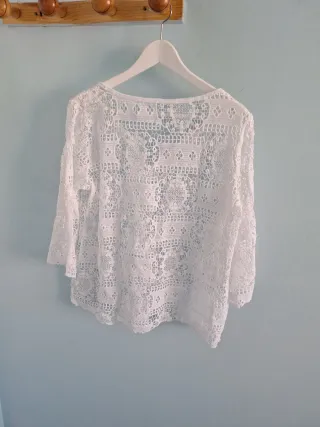 Blusa de encaje blanca talla única
