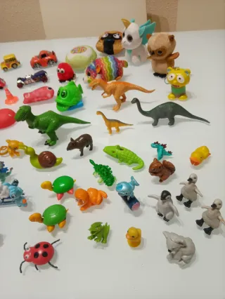 Lotto di giocattoli in miniatura
