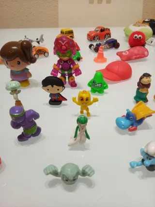 Lotto di giocattoli in miniatura