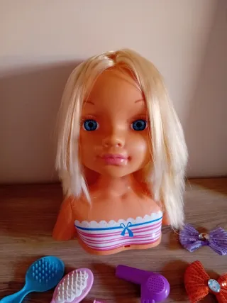 Cabeza de muñeca Nancy para peinar y maquillar