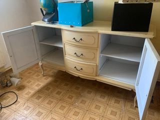 Aparador de madera beige