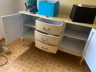 Aparador de madera beige