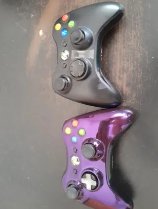 Xbox 360 Negra (250GB) + 2 Mandos + 3 
Juegos