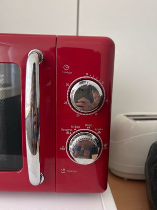 Microondas Rojo Artrom