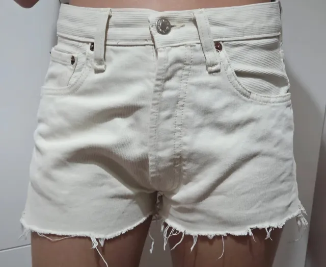 Levi's Shorts Beige Vaqueros
Talla 36