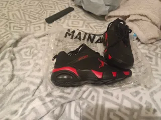 Zapatillas deportivas hombre negras y rojas