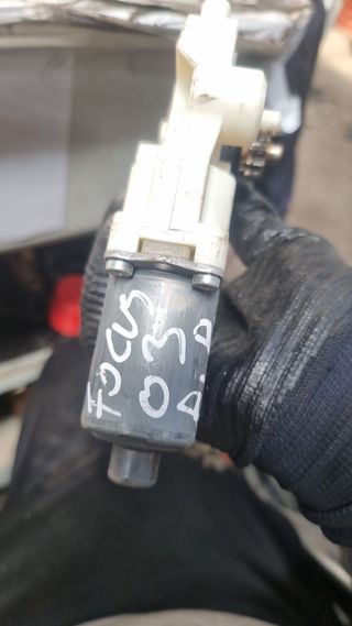 MOTOR ELEVALUNAS DELANTERO DERECHO FORD FOCUS 2007