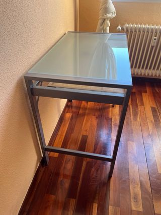 Mesa de estudio cristal y metal