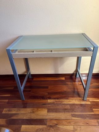 Mesa de estudio cristal y metal