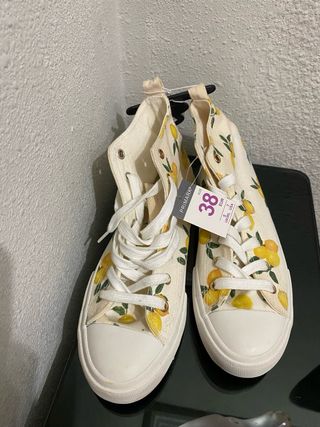 Zapatillas altas con estampado de limones