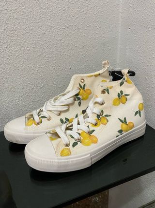 Zapatillas altas con estampado de limones