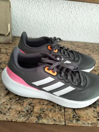 Zapatillas Adidas Gris y Rosa,nueva