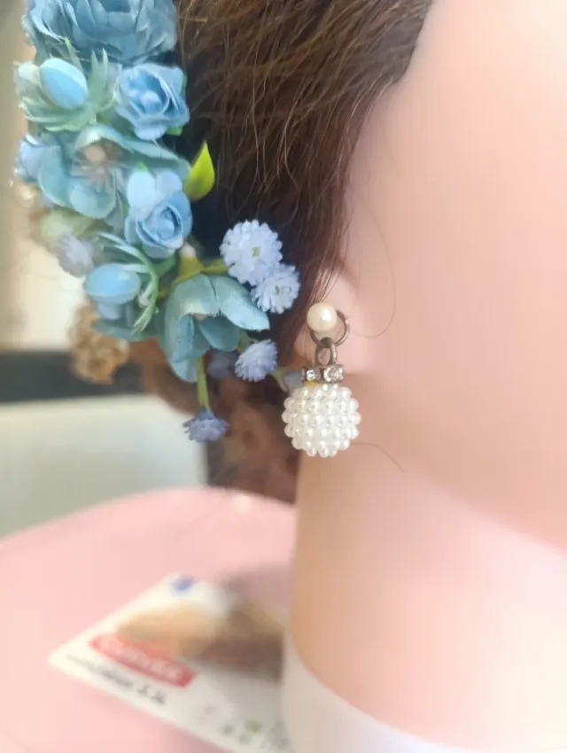 Peineta de flores azules y doradas