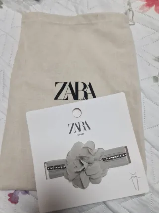 Collar Zara Flor Gris y Plateado
