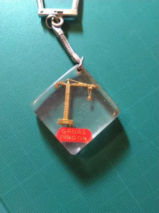Llavero grúa transparente con logo