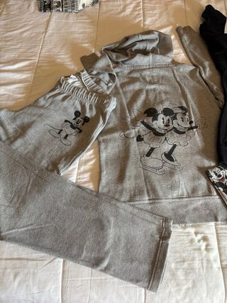 2 Chándales Mickey Mouse Talla S por 12€ los dos 