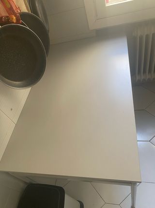 Mesa comedor IKEA gris y blanca