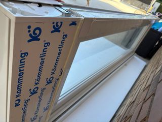 Puerta practicable derecha de PVC
