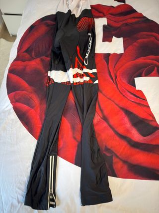 Cada traje a 10 euros ...cada uno