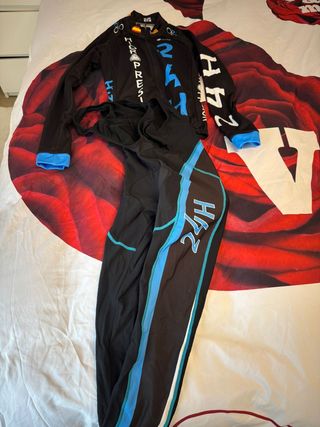 Cada traje a 10 euros ...cada uno