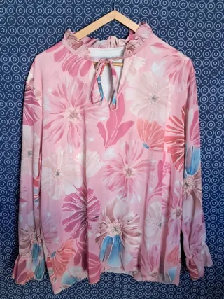 Blusa floral rosa con volantes y con forro