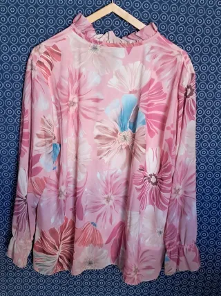 Blusa floral rosa con volantes y con forro