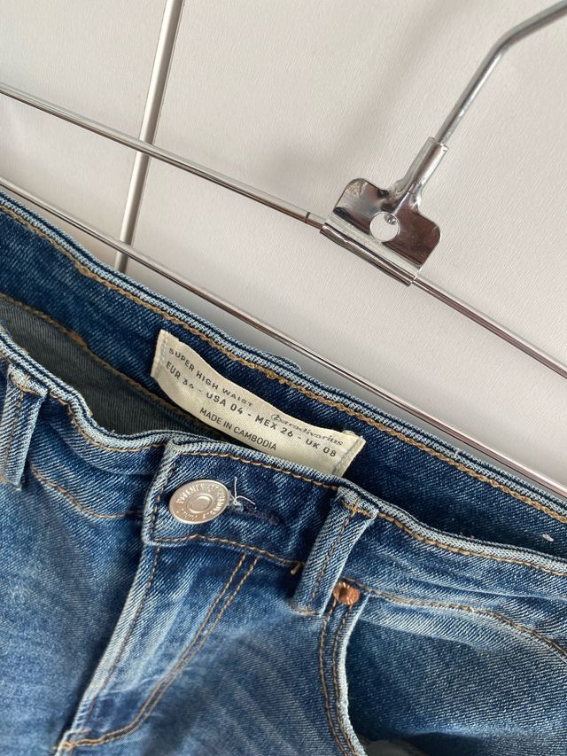 Vaqueros tiro alto desgastados