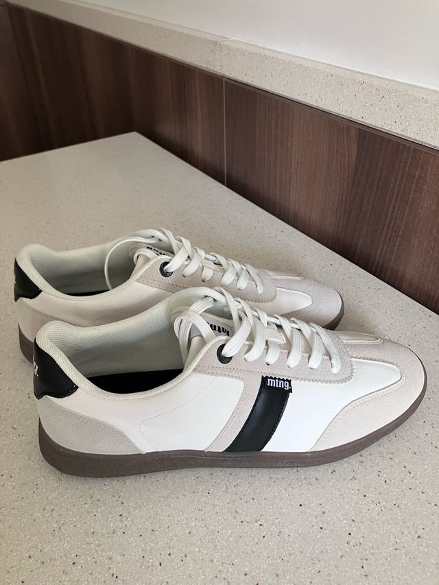 Zapatillas Mustang Talla 42 Blancas y Grises