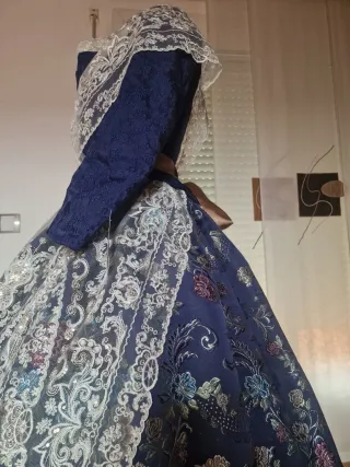 Traje de Fallera Talla 36 con juego manteletas 