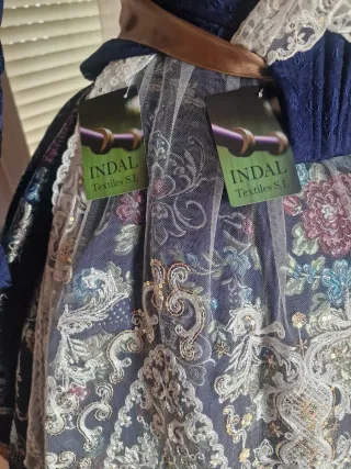 Traje de Fallera Talla 36 con juego manteletas 
