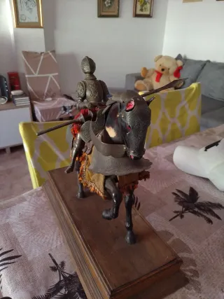 Figura jinete y caballo armadura medieval