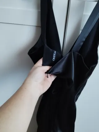 Vestido de fiesta negro satinado