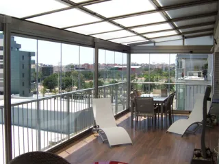 Terraza acristalada retráctil