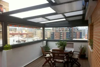 Terraza acristalada retráctil