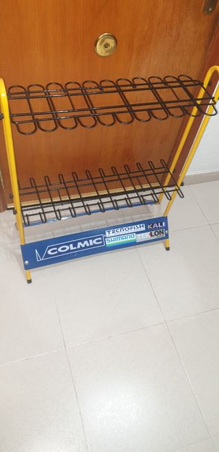 Expositor cañas de pescar