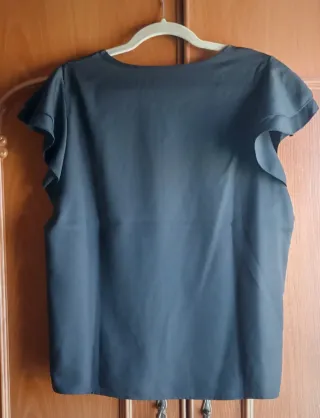 Blusa SHEIN negra talla 0XL con volantes