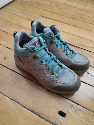 Botas de montaña Boreal grises y turquesa