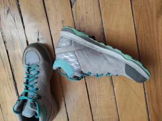 Botas de montaña Boreal grises y turquesa