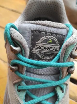 Botas de montaña Boreal grises y turquesa