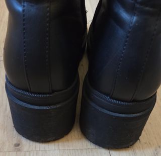 Botas negras con tacón 