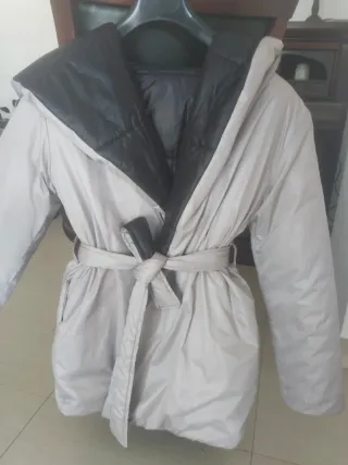Chaqueta reversible beige y negra
