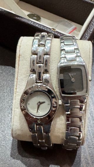 Coppia di orologi da donna Gucci argento nero