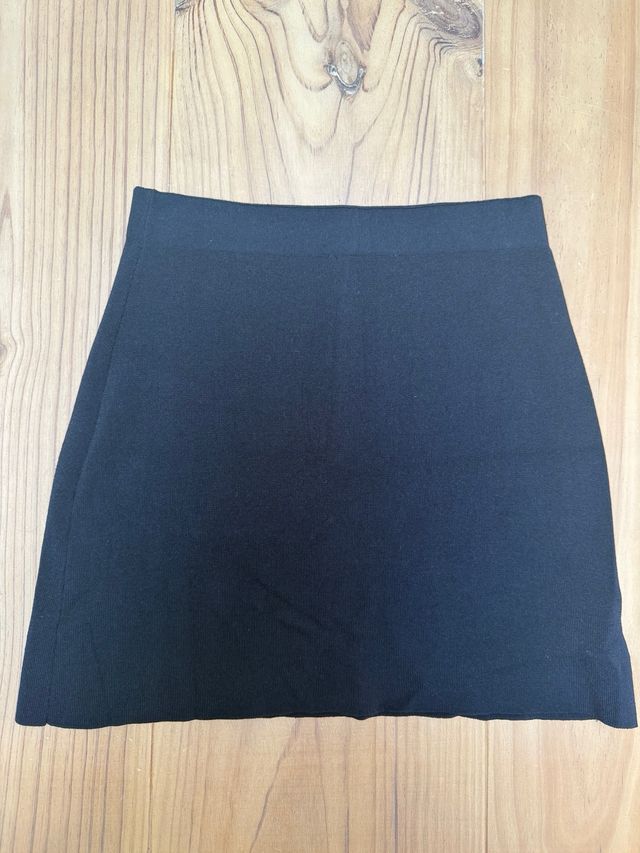 Falda negra Mango con botones