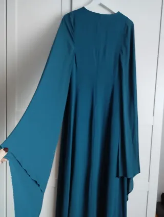 Vestido fiesta manga acampanada