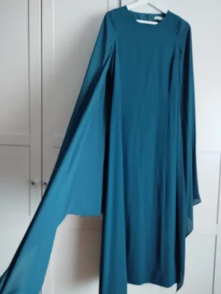 Vestido fiesta manga acampanada