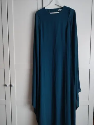 Vestido fiesta manga acampanada