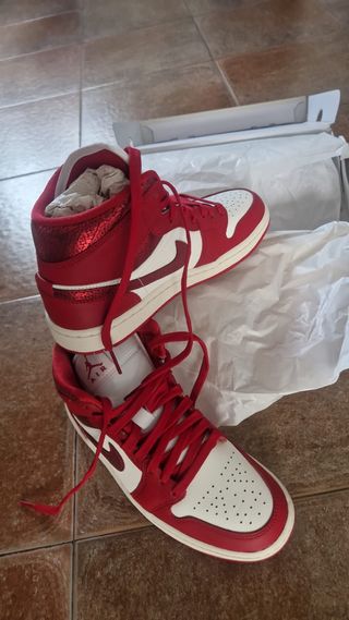 Zapatillas Nike Air Jordan 1 Rojas y Blancas