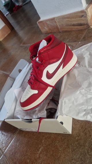 Zapatillas Nike Air Jordan 1 Rojas y Blancas